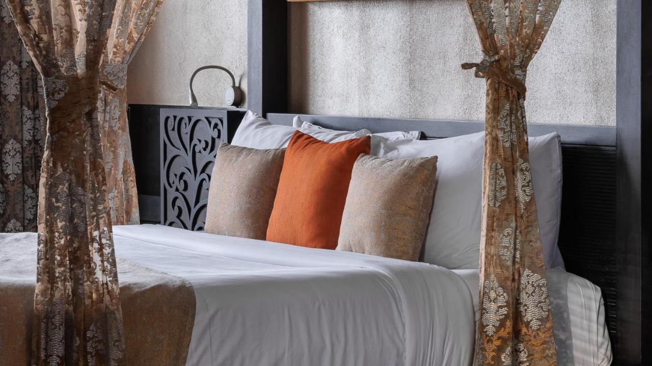Hotel The Panoramic Getaway Munnar Zewnętrze zdjęcie A bed with cushions