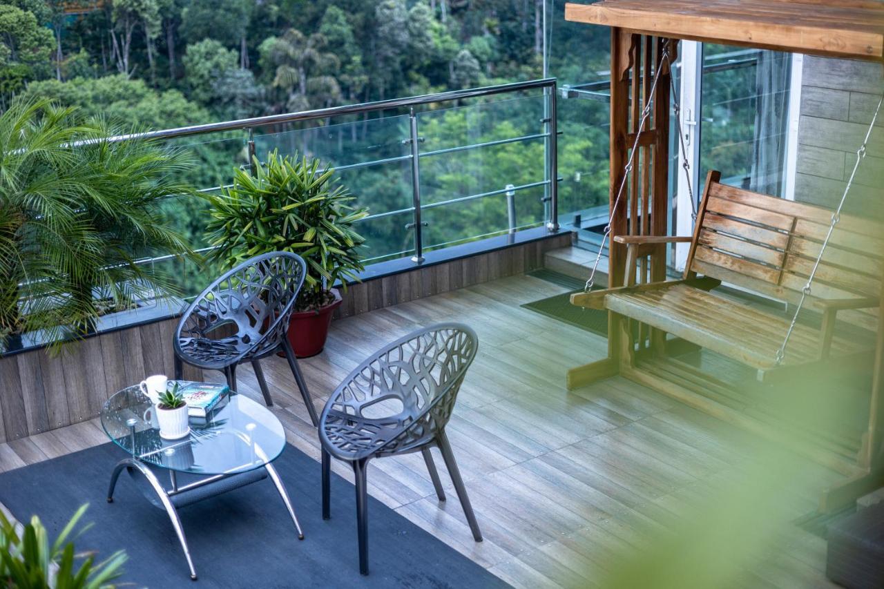 Hotel The Panoramic Getaway Munnar Zewnętrze zdjęcie A balcony