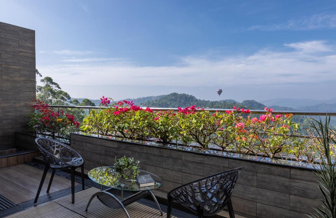 Hotel The Panoramic Getaway Munnar Zewnętrze zdjęcie View from the hotel