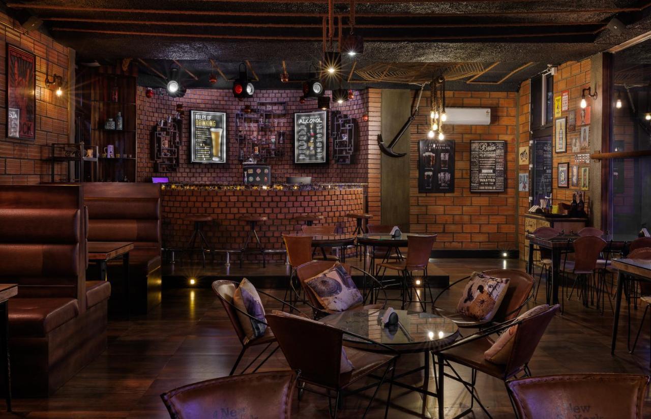 Hotel The Panoramic Getaway Munnar Zewnętrze zdjęcie The interior of the bar