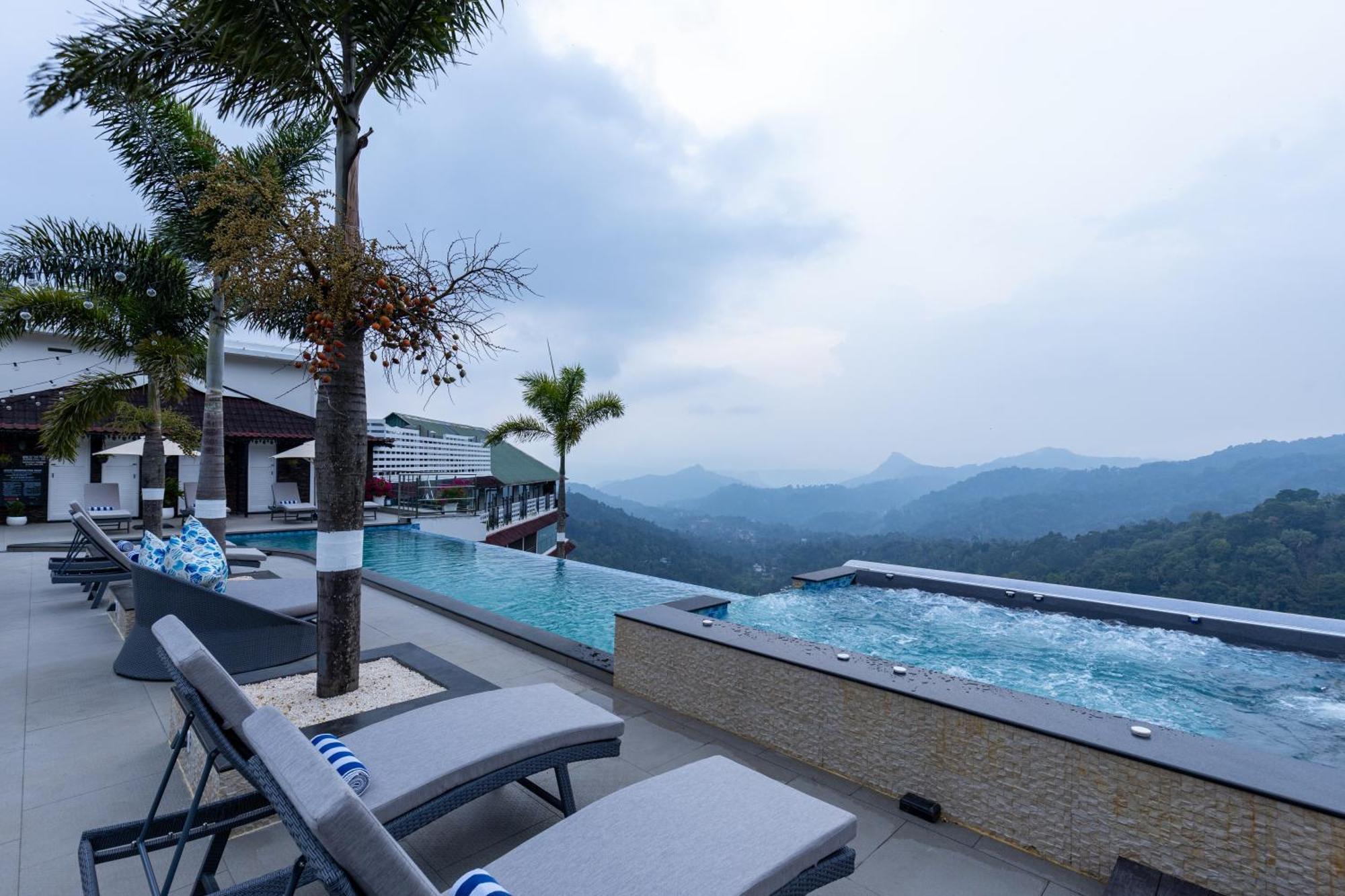 Hotel The Panoramic Getaway Munnar Zewnętrze zdjęcie The swimming pool at the resort