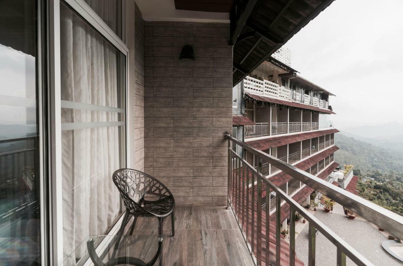 Hotel The Panoramic Getaway Munnar Zewnętrze zdjęcie A balcony